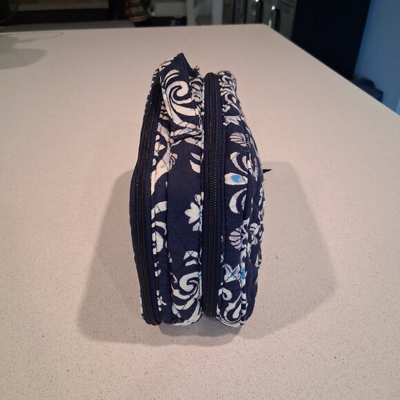 Vera Bradley Blush & Brush Makeup Case in Steel Blue Medallion - Picture 15 of 16